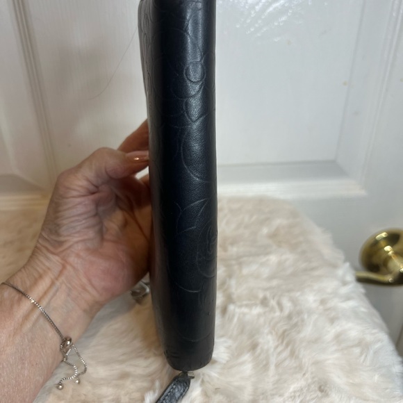 ❤️SOLD❤️TRR CHANEL CAMELLIA LAMBSKIN CC LOGO EMBOSSED ZIP LEATHER LONG WALLET - Picture 5 of 16